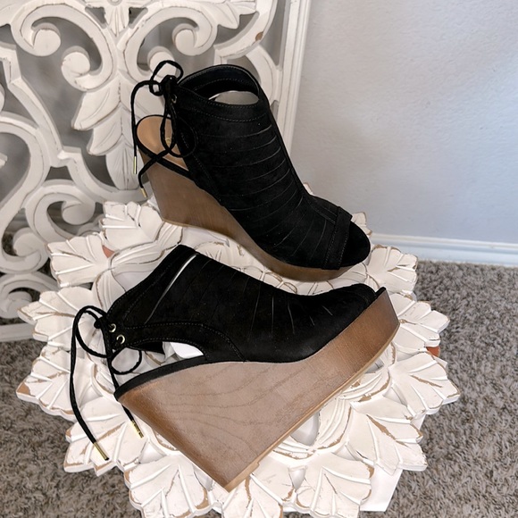 Qupid Shoes - New Women Qupid Suede wedges Slitted Wooden Platform Sandal NEW IN BOX!
